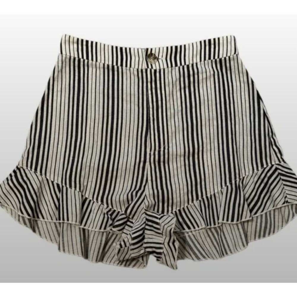 Show me your mumu linen shorts. Large - Picture 3 of 5
